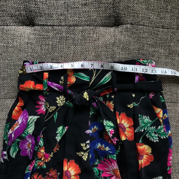 Express Shortie Extreme High Rise Black Floral Shorts NWT - Picture 6 of 7